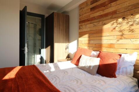 178 Sandy Lane, Room 5 3.JPG