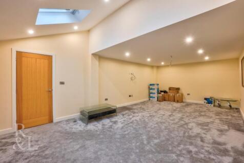 30 Carsington Crescent (11).jpg