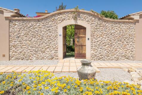 Contemporary Finca with traditional annexes