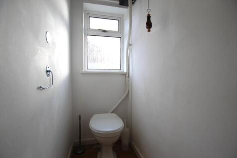 Upstairs wc.JPG