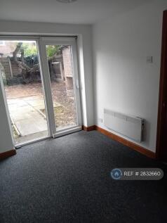 Romney Way, Stockport, SK5 photo 5