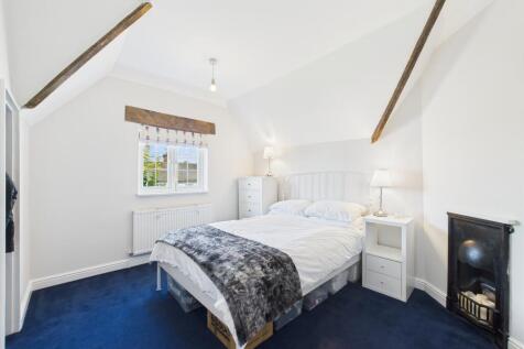 CAM02909G0-PR0460-STILL006