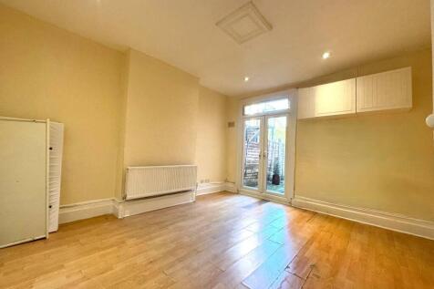 2 bedroom Flat
