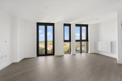 703 Redwood Tower 5 Affinity View London E16 4EJ -
