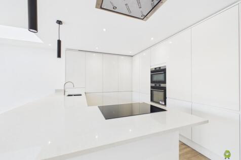  Presented by Robert at EweMove Bexleyheath and Da
