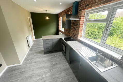 Cotefields Avenue, Farsley photo 3