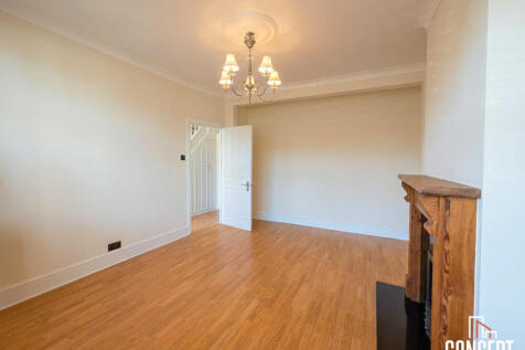 Stoneleigh Avenue, Worcester Park, Surrey, KT4 photo 3