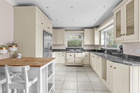 81 Sheepcote Dell Rd, HP15 6TL-20.jpg