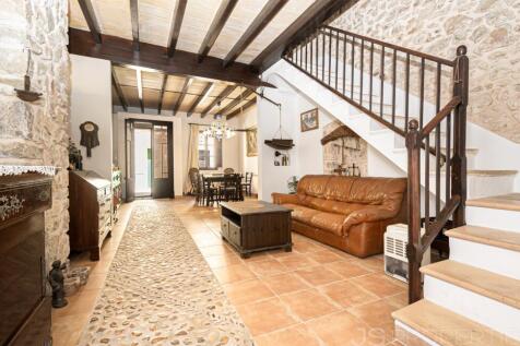 Charm and Comfort in the Heart of Petra, Mallorca