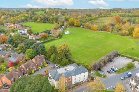 Newbury, RG14 - property photo