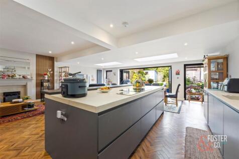 Woodland Drive, Ridgeways-015.JPG