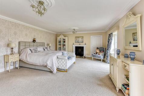 The Dower House-bed1b.jpg