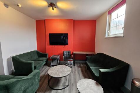 6-bed flat on 14a Clemens Street, Leamington Spa, £3,150/mo
