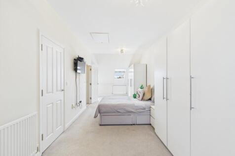 CAM02023G0-PR0153-STILL004