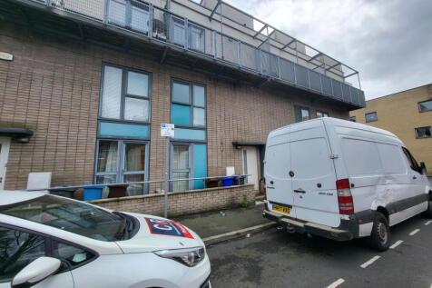 3 Bedroom Town House FOR SALE