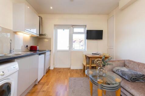 Hendon Way, London, NW2 (Inclusive of Wifi, water and hot water) photo 4