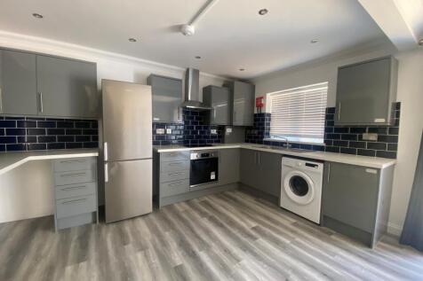 Barbe Baker Avenue, West End, SOUTHAMPTON photo 4