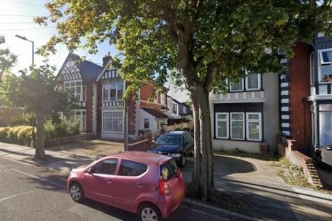 2-bed house on Stubbington Avenue North End Portsmouth Hampshire, £1,100/mo