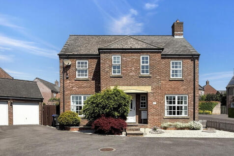 Trowbridge, BA14 - property photo