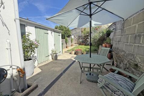 Clinton Avenue 9 - Garden 3.jpg