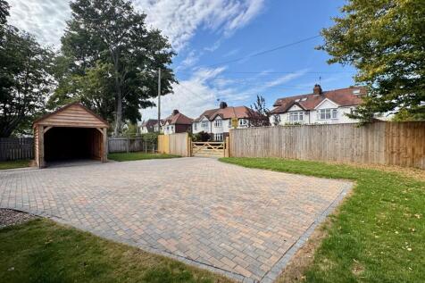 Chantry Way bungalow front.jpg