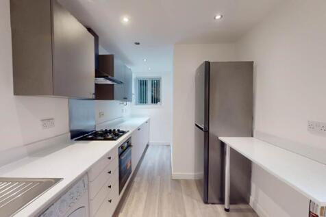 3-bed flat on Wilmslow Road, Withington, £2,145/mo