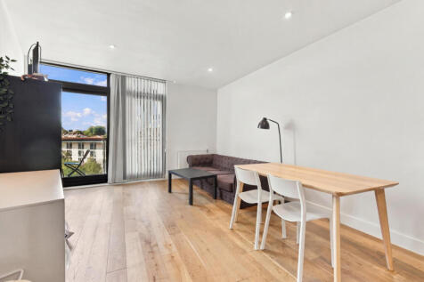 2 Bed 2 Bath Flat