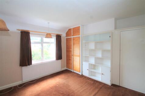 3 bedroom Semi Detached House in Coulsdon photo 4
