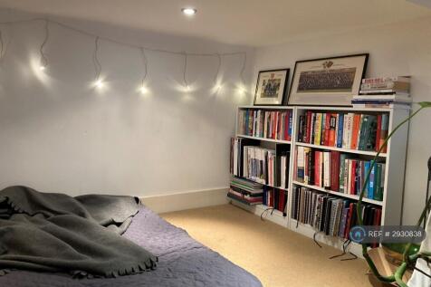 Mezzanine / Snug