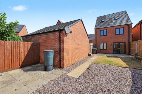 Balmoral Close, Northampton, Northamptonshire, NN5 photo 4