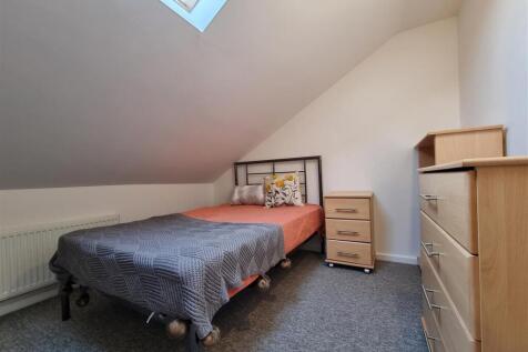 Bedroom 4b.jpg