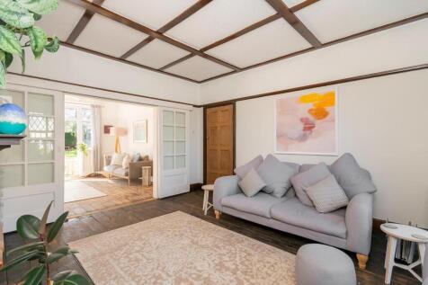 2T8CHE - Reception Room A.jpg