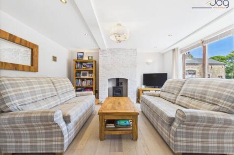 Cosy Lounge with Gas stove and large front window