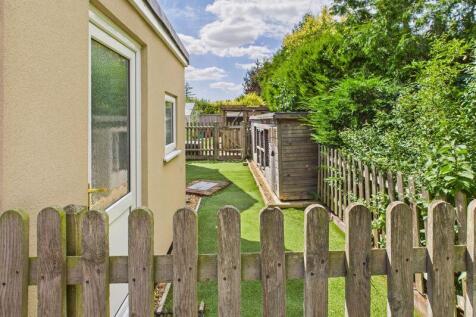 Rear Garden &amp; Kennel/Store