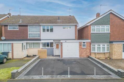 Spinney Close Wordsley 1.jpg