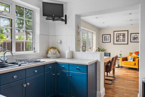 Curzon Close, Cur...