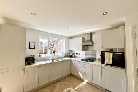 KITCHEN/DINING/FAMILY AREA