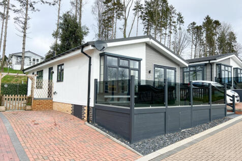 42 Castle Lake - front