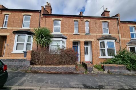 4-bed terraced on 13 Llewelyn Road, Leamington, CV31 2BJ, £2,620/mo