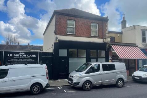 1-bed flat on London Road, Dover, £750/mo