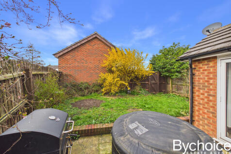 CAM05454G0-PR0142-STILL006