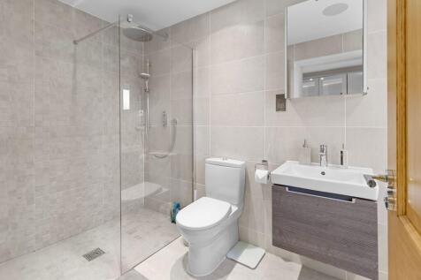 Master Bedroom En-Suite