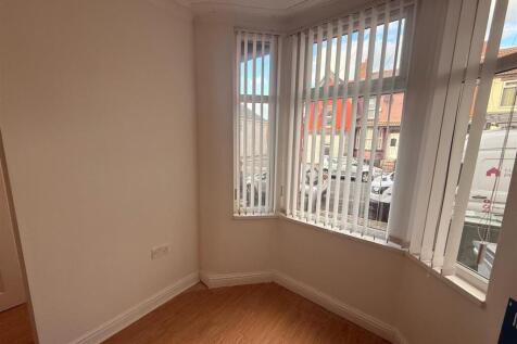 Elmswood Road, Birkenhead photo 4
