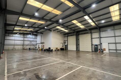 27-28 Stansted Distribution Centre - Warehouse Photo 2.jpeg