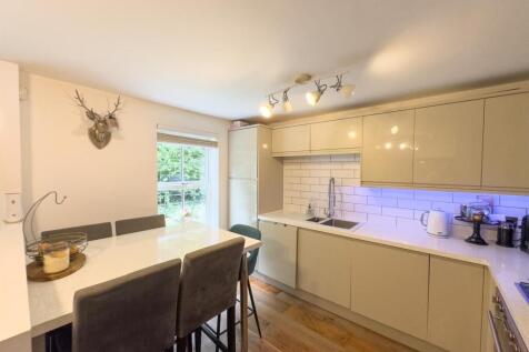 Kitchen Diner (1).jpg