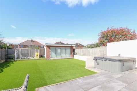 Rear Garden 2.jpg