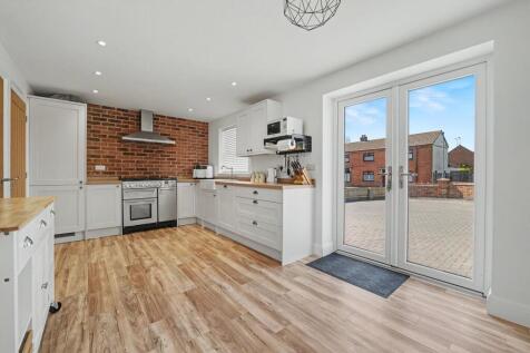 Kitchen / Dining Area