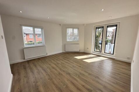 Clarence Road, Hale photo 3