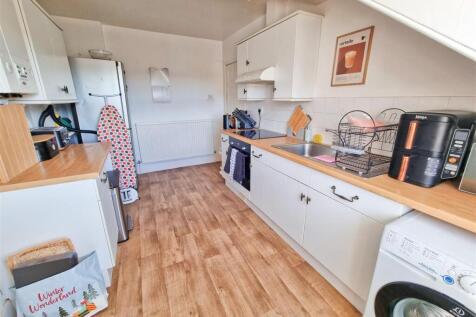 Kitchen 1.jpg