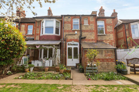 Berkshire Gardens, London, N13 6AA-6